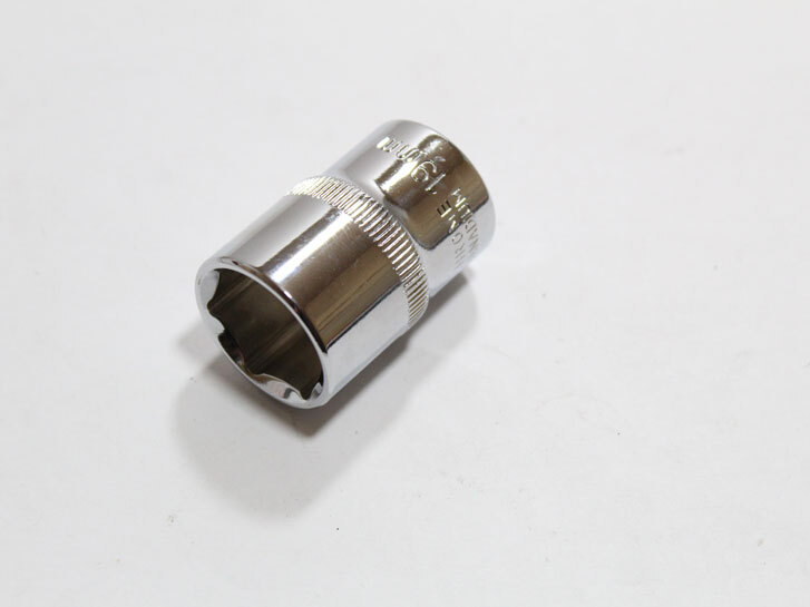 Головка 1/2" 6-гранна 19 мм "Intertool"