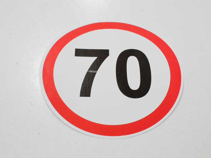Наліпка обмежувач швидкості "70"