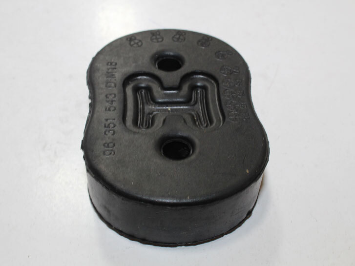 Резинка глушника Nubira, Lacetti, Epica, Tacuma, NIVA Chevrolet 96351543 на авто 2 штуки