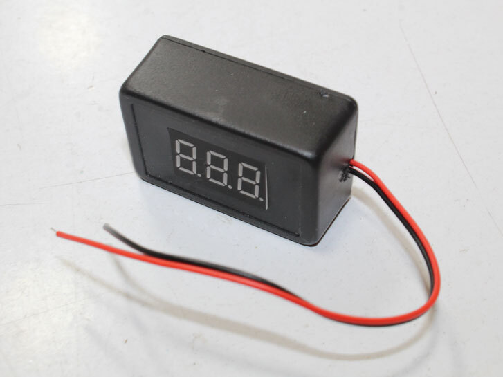 Вольтметр цифровий з проводом 6-12-24 V (3 знаки) 0.36 червоне свічення