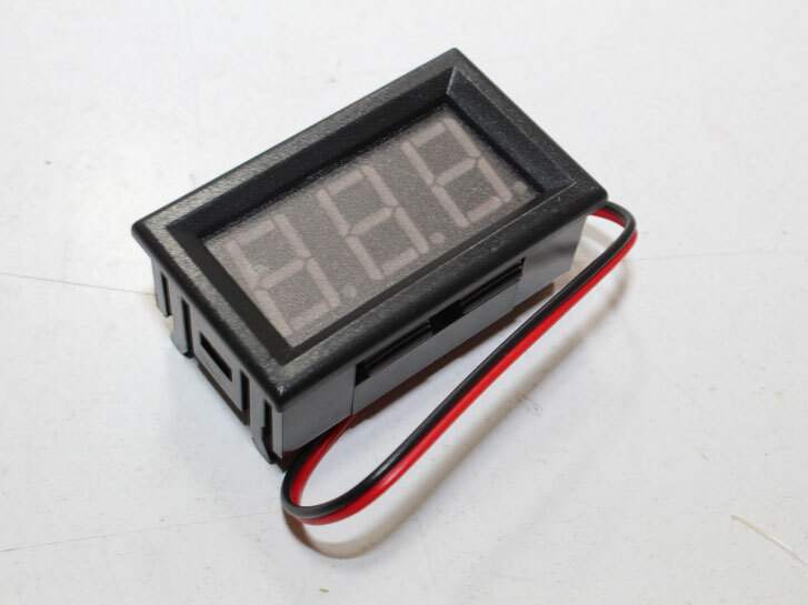 Вольтметр цифровий з проводом 6-12-24 V (3 знаки) 0.56