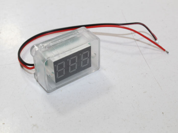 Вольтметр цифровий з проводом 6-12-24 V (3 знаки) 0.28 прозорий (крапля) червоне свічення
