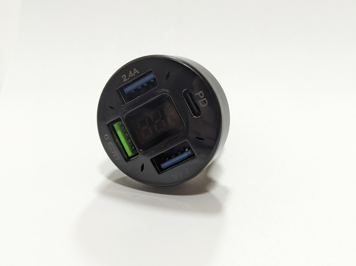 Вольтметр цифр. в прикурювач 12-24 V 0.28 4 порти USB (2 x2.4A +1 QC 3.0 + 1PD)