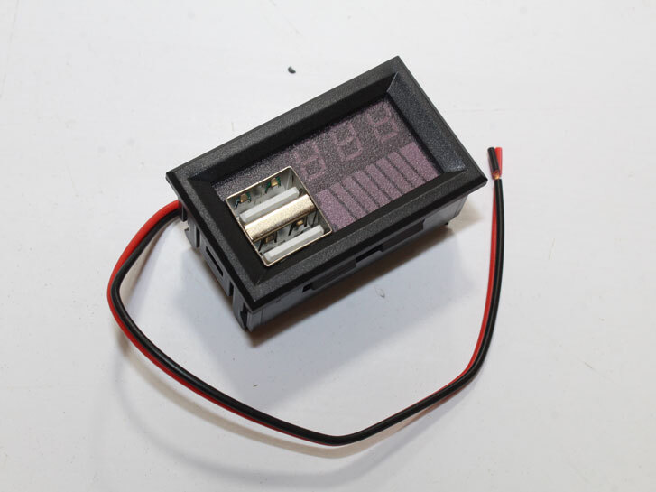 Вольтметр цифр. ВРІЗНИЙ 6-12-24 V 0.36 з індикатором контролю АКБ 2 порту USB 3.1A