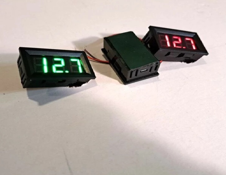 Вольтметр універсальний 12-24V, діаметр 0.56 червоне свічення