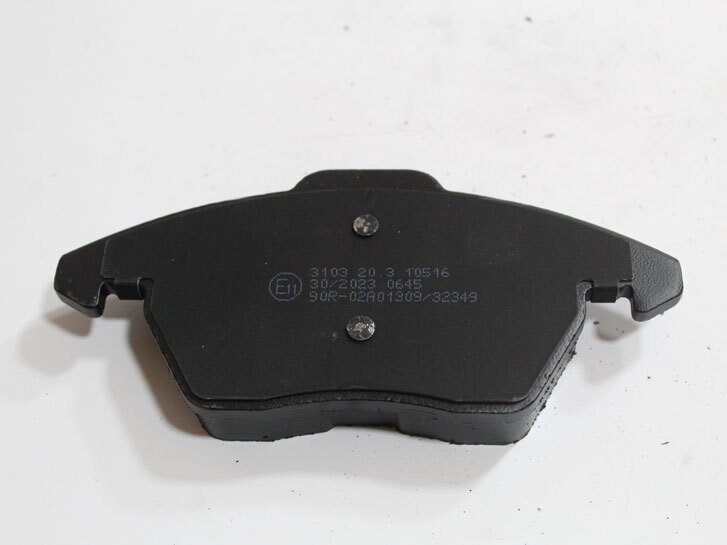 Колодки передні гальмівні SKODA OCTAVIA II COMBI (1Z5) 1.6 2004.02-2013.06, VW JETTA IV (162, 163, AV3, AV2) 1.8 2008.01-+ BP3103 BREMSI