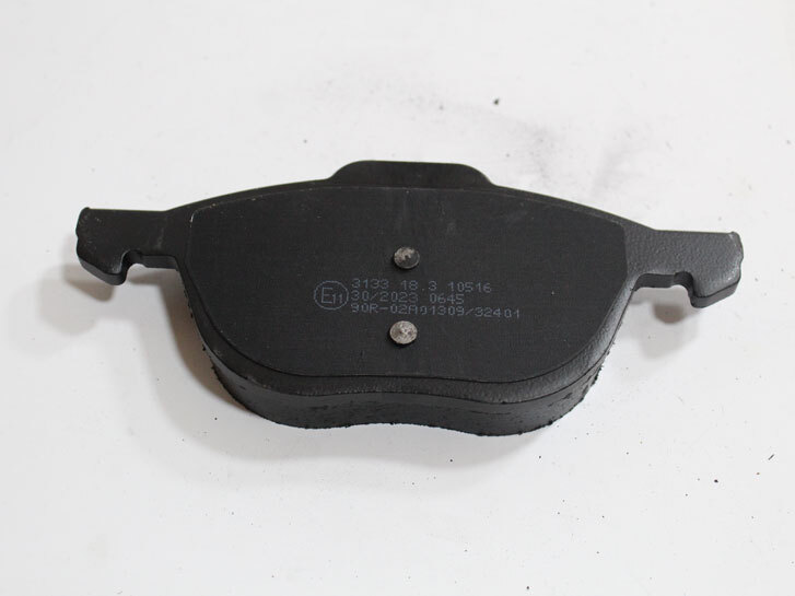 Колодки передні гальмівніMAZDA 3 ЛІФТБЕК (BK) 1.6 1999.09-2009.12, FORD C-MAX, FOCUS II, FOCUSIII BP3133 BREMSI
