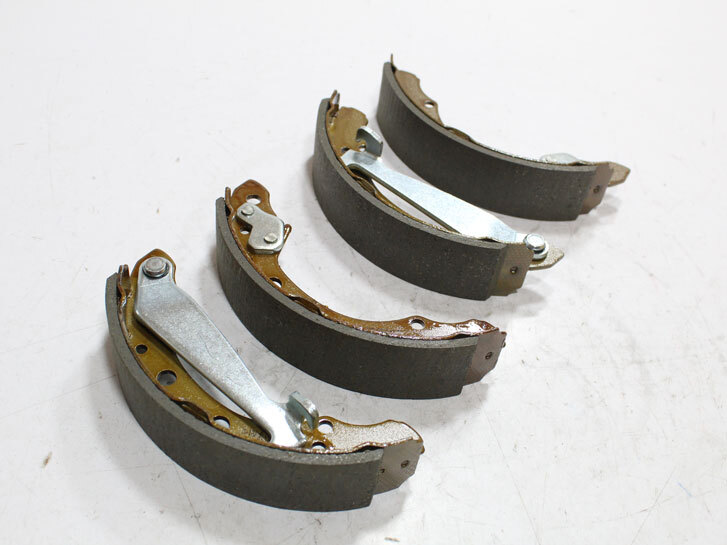 Колодки задні гальмівні VW GOLF II/ GOLF III/POLO III, AUDI A2/B3, GEELY MR , SKODA FABIA I/FABIA II/FABIA III комплект с ремкомплектом GF0556-1 BREMS