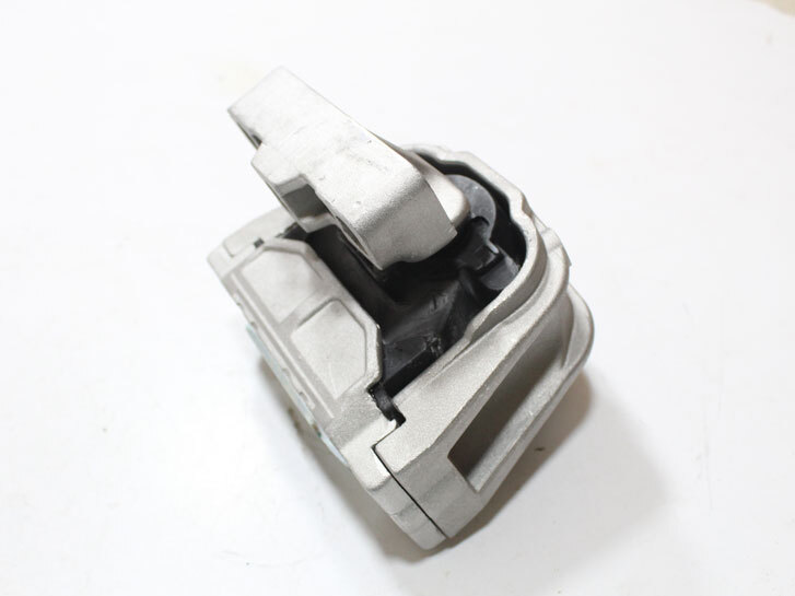 Опора двигуна (права) VW GOLF 05-/JETTA 06-10/TOURAN 06-10/SEAT ALTEA 07-/LEON 07-12 R1K0199262CFSHIKOO